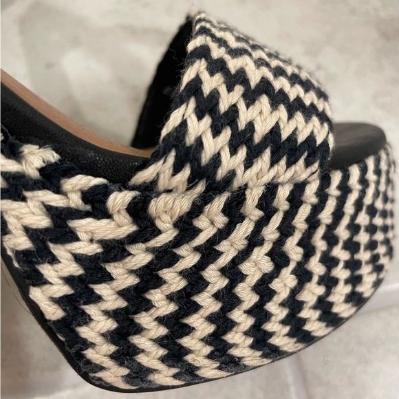 Women’s Universal Thread India Platform Heels - Picture 5 of 7